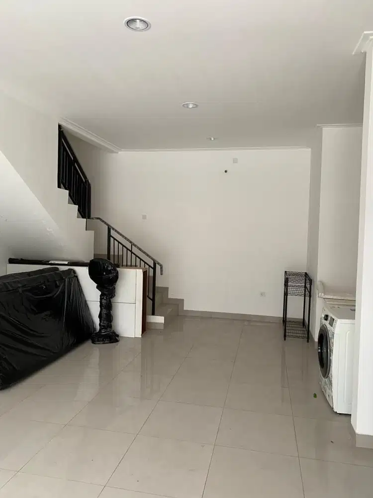 sewa rumah 2 lantai PIK 2 extension uk 8x12,5m kosongan