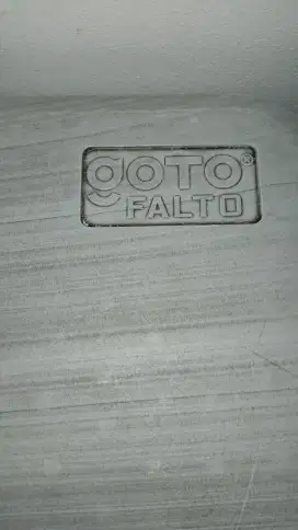 Meja togo warna putih