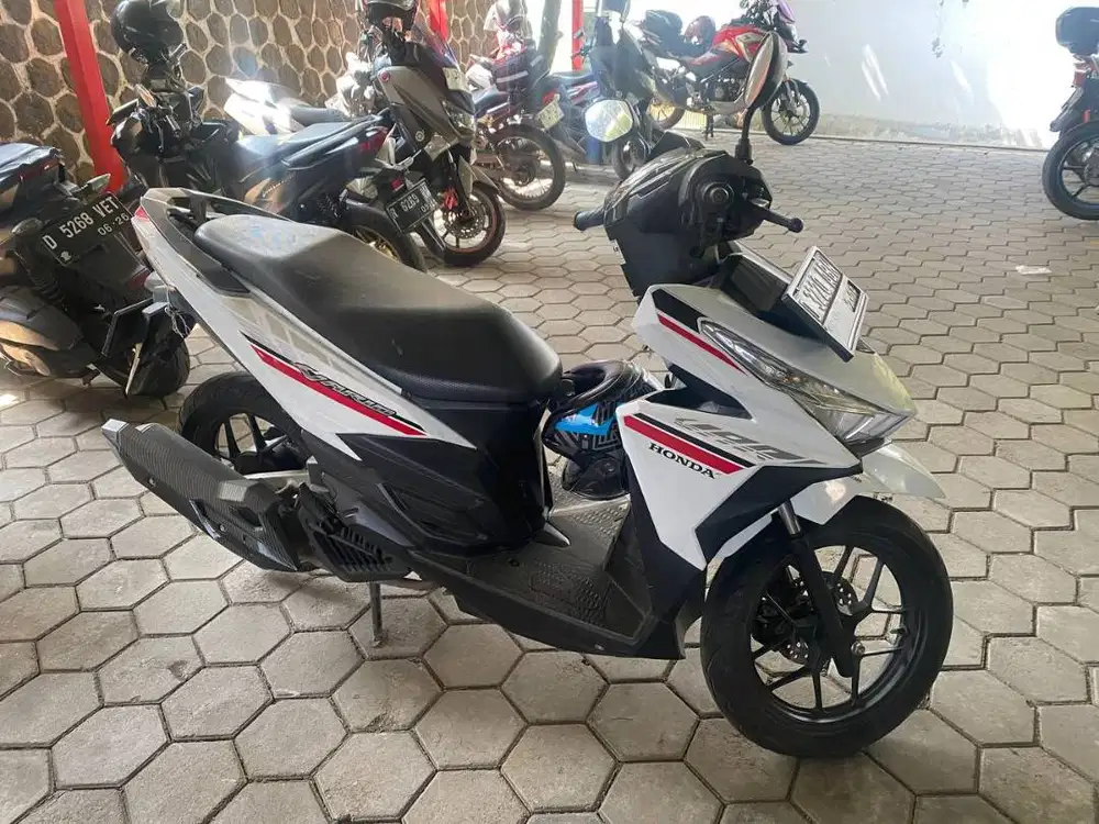 Honda Vario led 125 fi tahun 2018 Putih