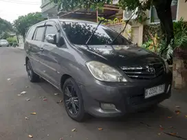 Toyota Kijang Innova 2011 Bensin