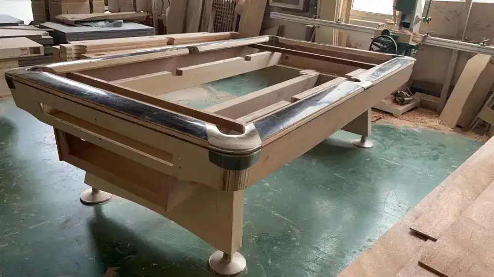 Meja billiard lokal
