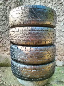 BAN 265/70 R17 BRIDGESTONE DUELER A/T LIST PUTIH