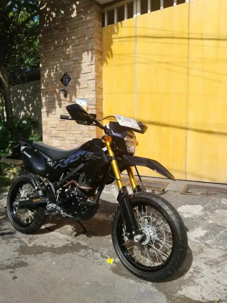 DP 8,2 JT/ KAWASAKI KLX SE SM TAHUN 2023 PAJAK HIDUP SURAT LENGKAP