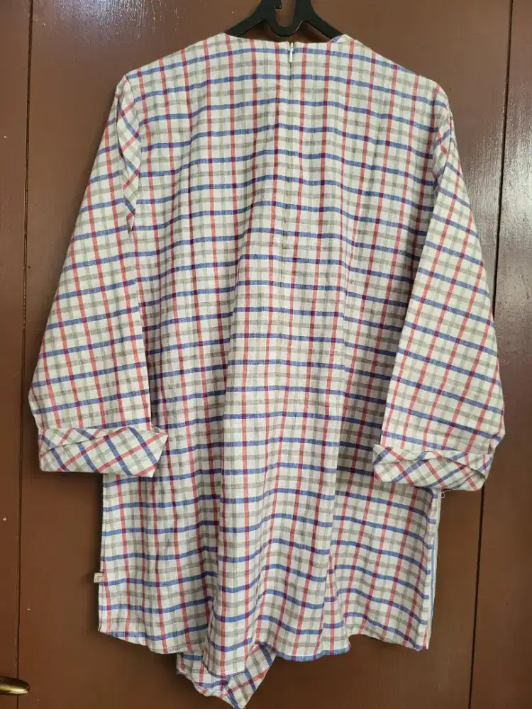 Preloved atasan wanita merk Triset