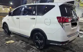 Innova venturer 2.0 matic bensin