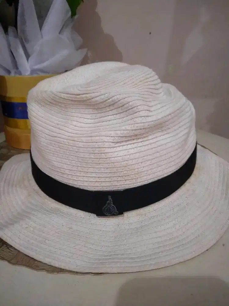 Preloved topi benpol