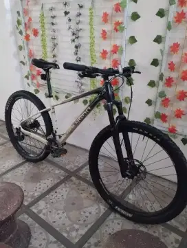 Polygon XTRADA 6 th2021size M 27.5 bekas Fork Air