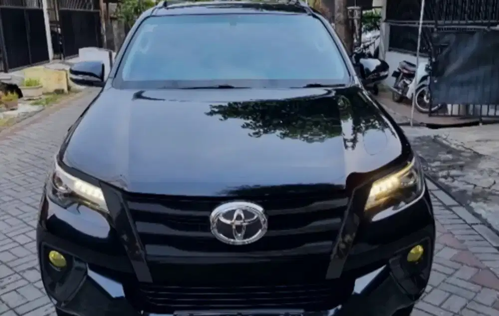Toyota fortuner 2.4 VRZ 4×2 A/T 2016 Solar
