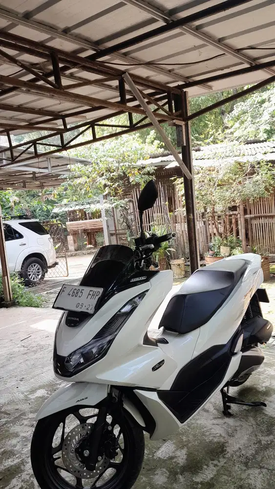 Honda PCX 160 ABS – Tahun 2022  Low KM cuma 9.200 an km