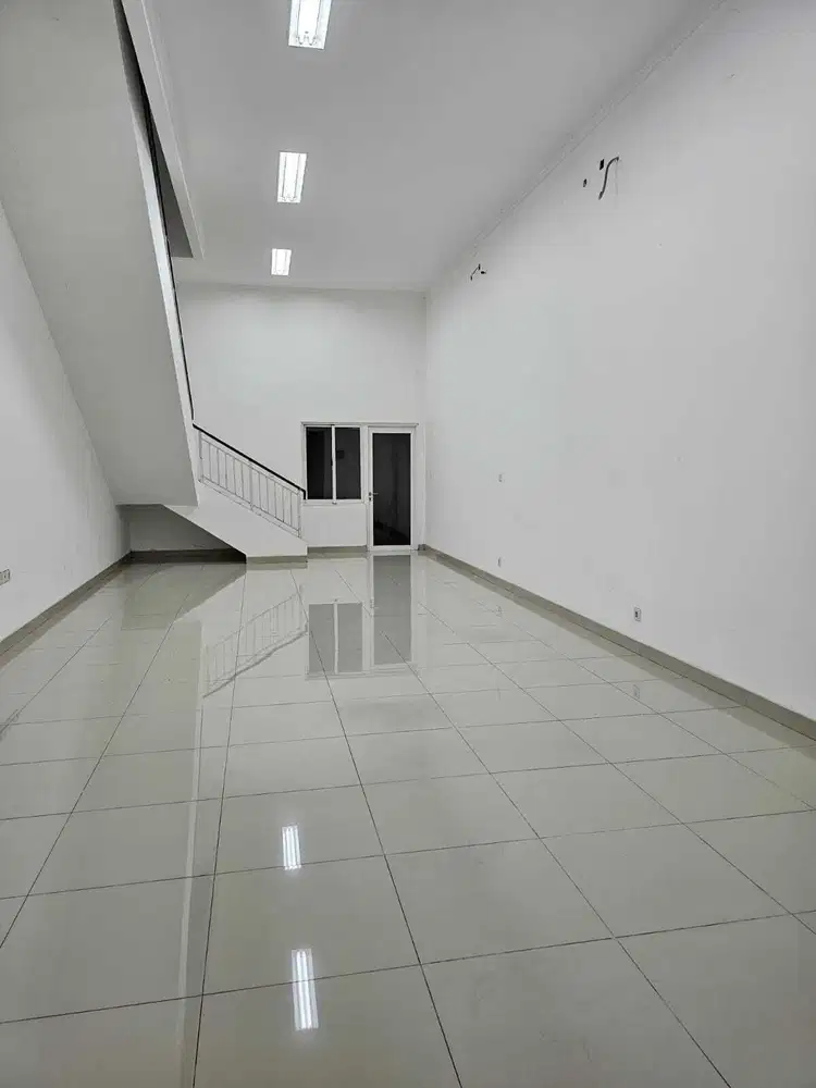 Disewakan Ruko Darwin hadap jalan raya 3 lantai 5x18 Gading serpong