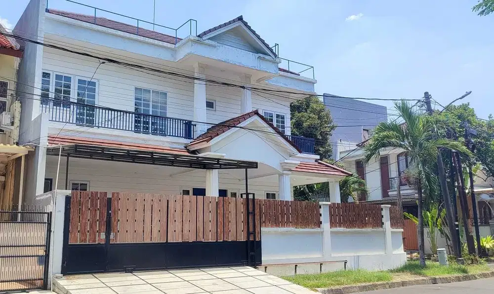 Jual dan disewakan Rumah Hoek Taman Semanan Indah Jakarta Barat Ade