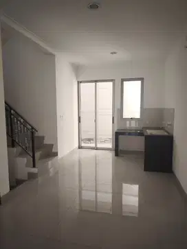 sewa rumah 2 lantai PIK 2 uk 6x15m kosongan