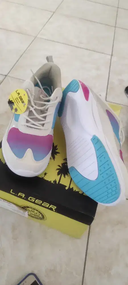 Sepatu pria wanita