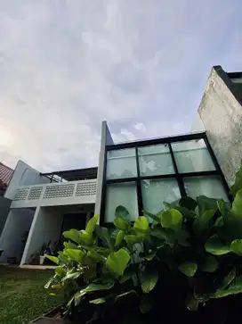 Rumah mewah cireundeu strategis prihatin swimming pool tropical design