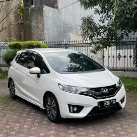 HONDA JAZZ RS GK5 2015 A/T
KM 84.000