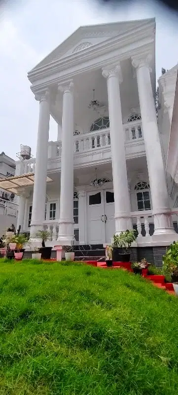 dijual rumah mewah plus kolam renang di legenda wisata cibubur