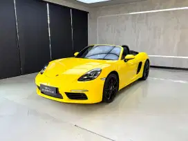 Porsche Boxster S AT Racing Yellow 2025
