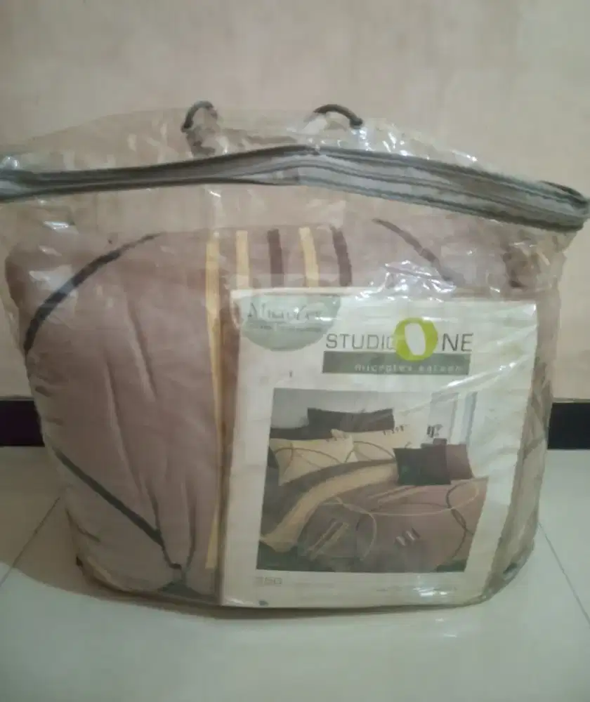 Jual sprei set ( seprei + bed cover) Studio One