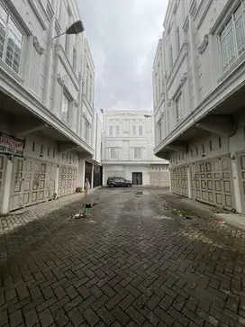 TownHouse cantik Murah Gandeng Di Bayangkara Pancing Row lebar kosong