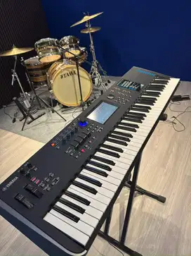 yamaha modx 7 keyboard/synth