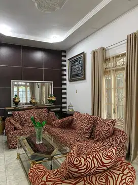 RUMAH DEKAT MANHATTAN DAERAH STRATEGIS