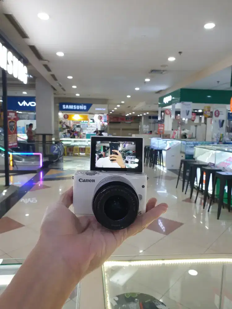 Camera canon M10 PUTIH