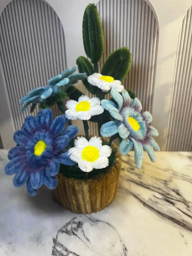 Dekorasi Pot Bunga Gerbera 3 Tangkai – Kerajinan Tangan Unik Kawat Bul