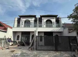 dijual rumah American style siap huni lokasi strategis di manyar surabaya timur
