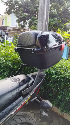 Box dan dudukannya