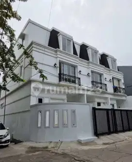 Rumah Modern Clasic Muara Karang Lokasi Cakep