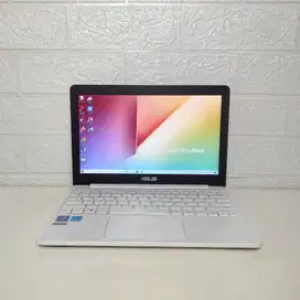 Notebook Asus Murah RAM 4 SSD 128 Model slim