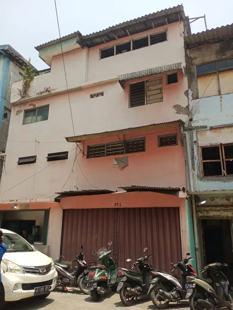 Dijual Cepat Bangunan Komersial Super Murah di Kali Besar Tambora.