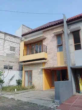 townhouse.  asri.  lok. dkt kemana2 termurah  renov jual  pasti untung
