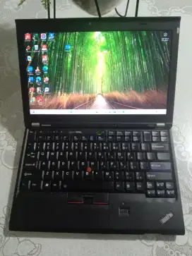 LENOVO THINKPAD 
Intel core i3 gen 2
Memory 4gb
SSD: 120gb