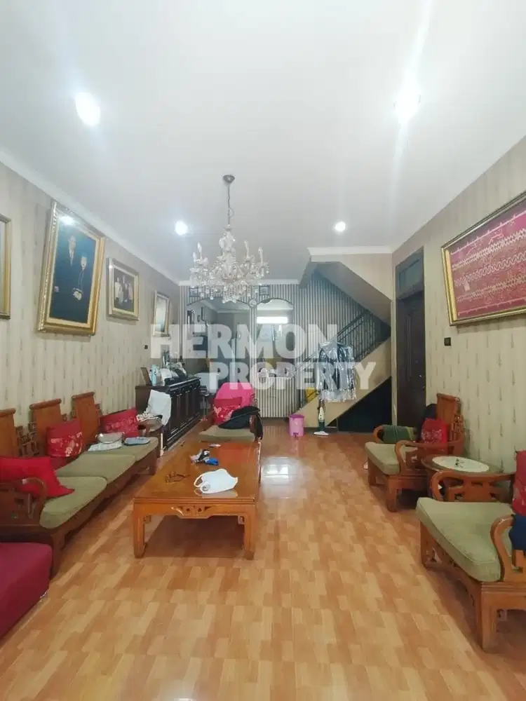BU. Rumah Bangunan Besar Harga Miring di Legenda Wisata & Bisa KPR