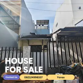 DIJUAL RUMAH TAMAN RATU  RUMAH LUAS 6X15 HARGA 1.6 MILYAR