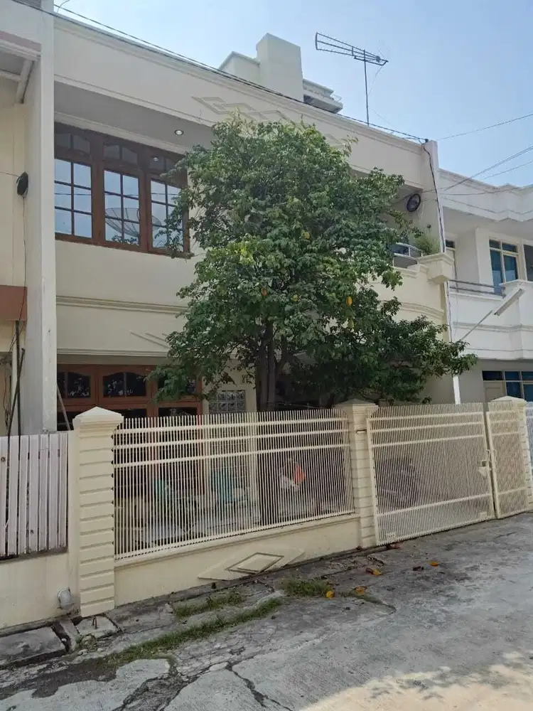 Rumah Cantik 2 Lantai 3 Bedrooms Jakarta Utara