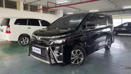 DP Rendah  15JT Toyota Voxy 2.0 Bensin-AT 2019 Hitam
