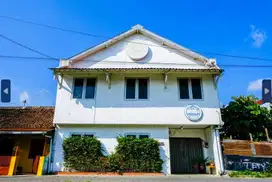 RUMAH MEWAH DI LOKASI STRATEGIS DEKAT ALUN ALUN KIDUL
