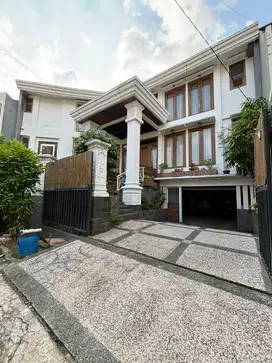 Rumah Split Level + Swimming Pool di Bintaro