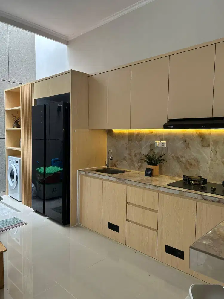 Kitchen Set Modern & Presisi – Desain 3D, Produksi Rapi, Full Furnish!
