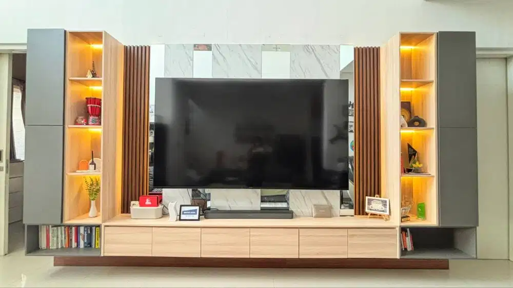 Backdrop TV Custom – Tambah Kesan Mewah & Modern di Rumahmu!