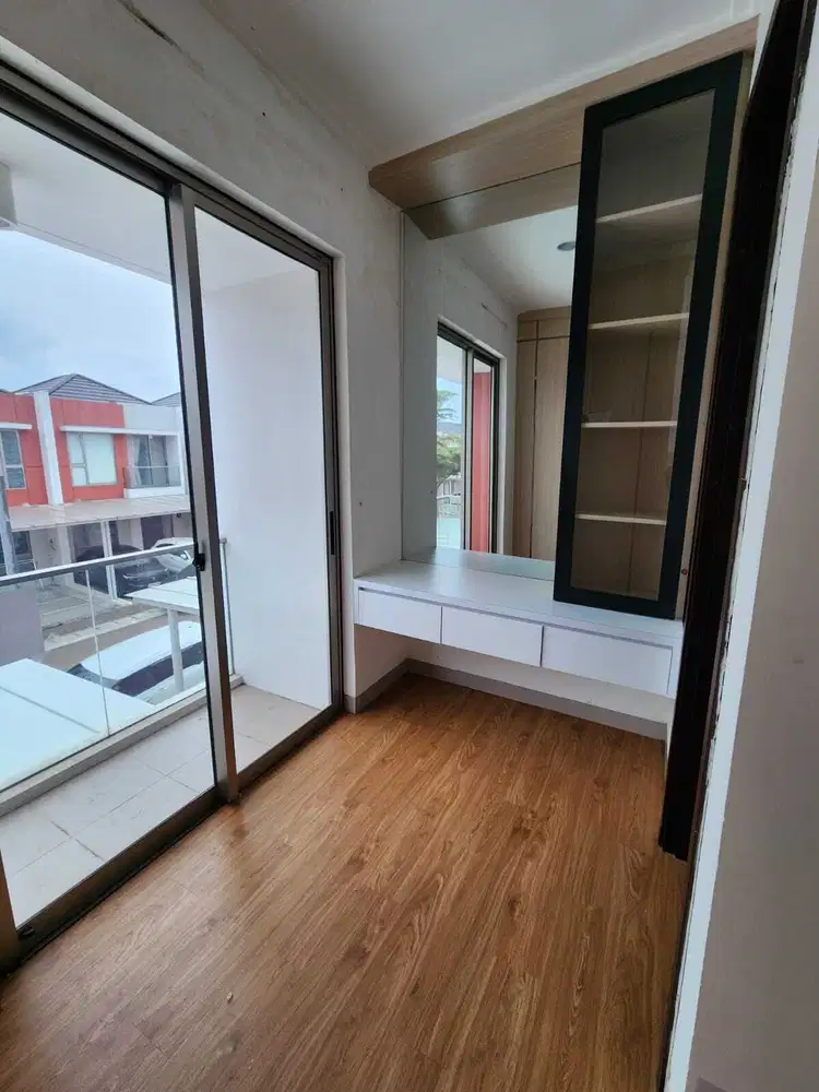 Disewakan Rumah PIK 2 Luas 6x12,5 3 Kamar Semi Furnish 75 Jt/Thn!