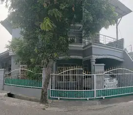 Di Jual Rumah 2 lantai dengan lokasi yang super strategis