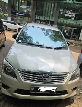 Dijual mobil innova diesel 2012