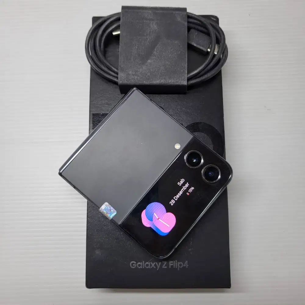 HOT SALE SAMSUNG GALAXY Z FLIP 4 5G 8/256 BLACK FULLSET EX SEIN RESMI