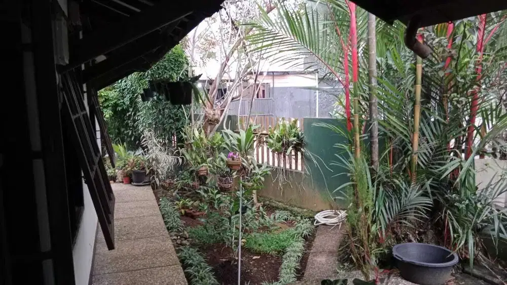 DIJUAL RUMAH HOEK 2 LANTAI HARGA MURAH DAN LETAK STRATEGIS!