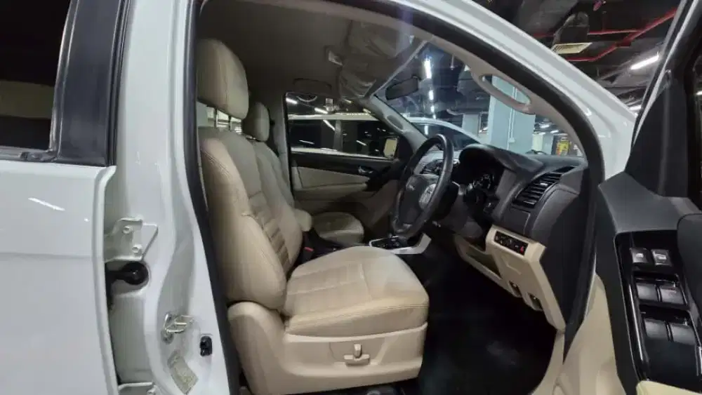 Isuzu mux premier 2019