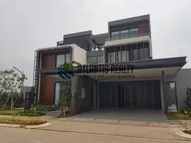 dijual rumah super mewah navapark rumah mewah backyard view danau cluster Lyndon