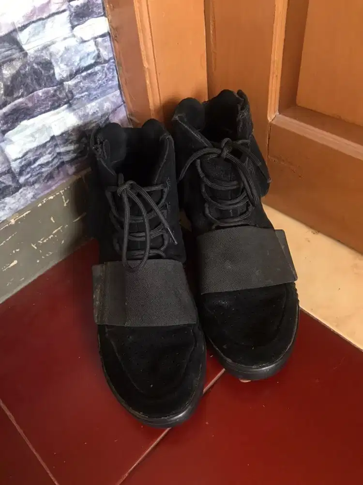 Sepatu Adidas Yeezy